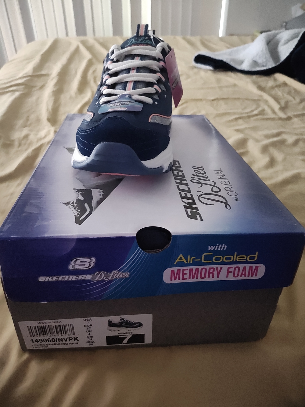 Nwt Skechers Women's Navy and Pink Athletic Sneakers with White Laces